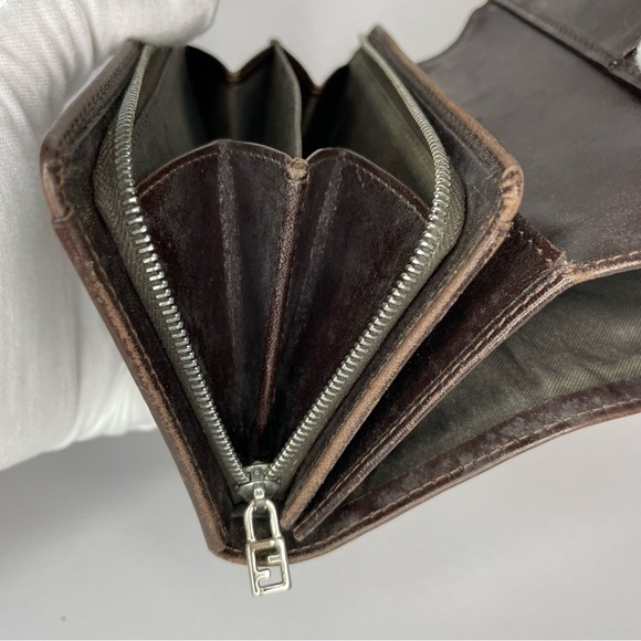 SOLD Vintage Fendi Wallet - Picture 11 of 13